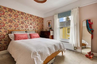 Double bedroom suitable for a couple off Mill Rd Main Photo