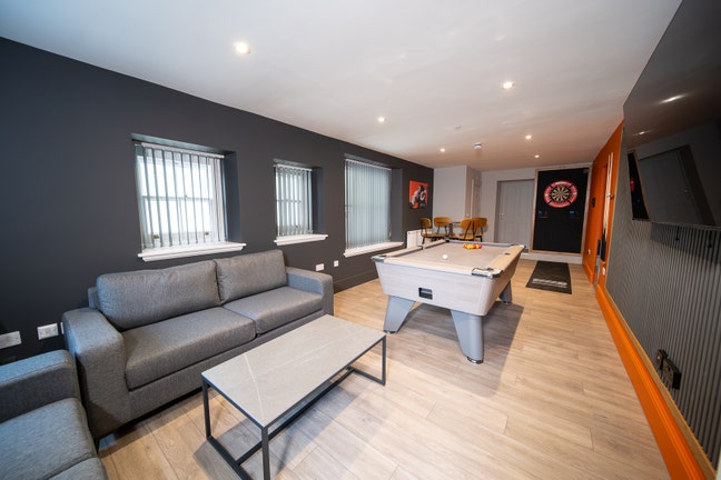 Stunning Self contained units & Games room! Main Photo
