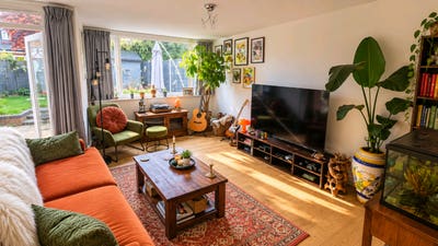Clean, friendly house in Shirley Main Photo
