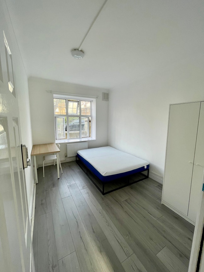 All inclusive Cosy Bow Road Double Room E3  Main Photo