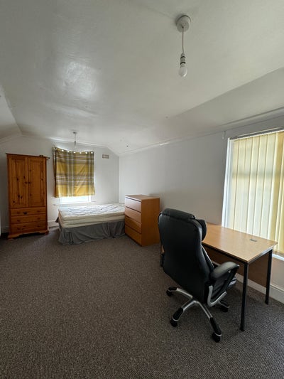A beautiful renovated 6 bed house near Cardiff Uni Main Photo