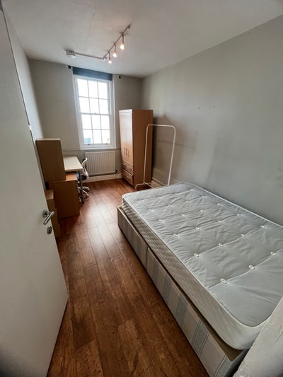 Double bedroom available in Chancery Lane Main Photo