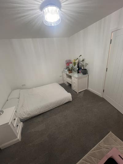 Large Double Room to Rent, All Bills Included Main Photo