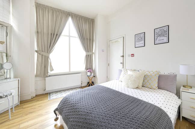 Spacious Studio Flat available in Ravenscourt Park Main Photo