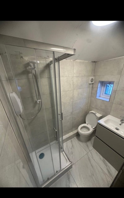 Single room available  Main Photo