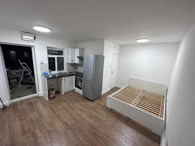 New Available Now Studio Flat in IG1 Main Photo