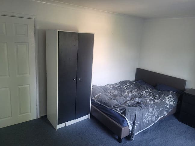 Large Double Room Available Main Photo