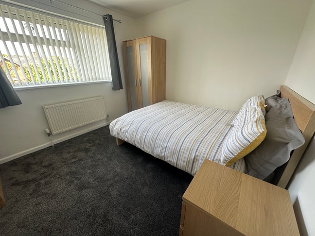 Modern Double Room: Parking, near G.C.H.Q Main Photo