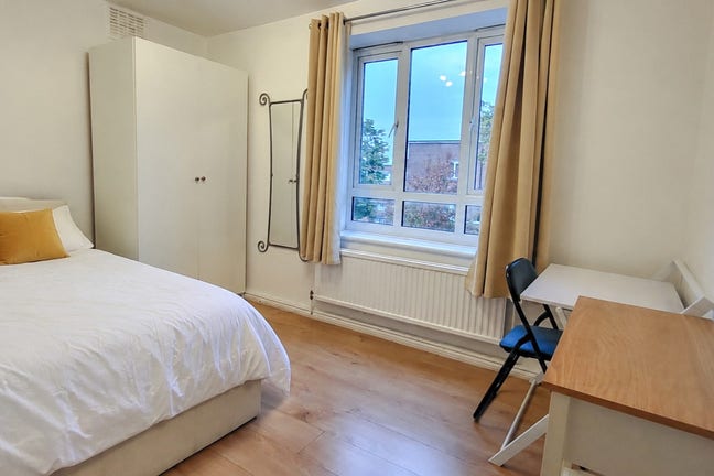 Bright Double Room in Holloway Bills Included Main Photo