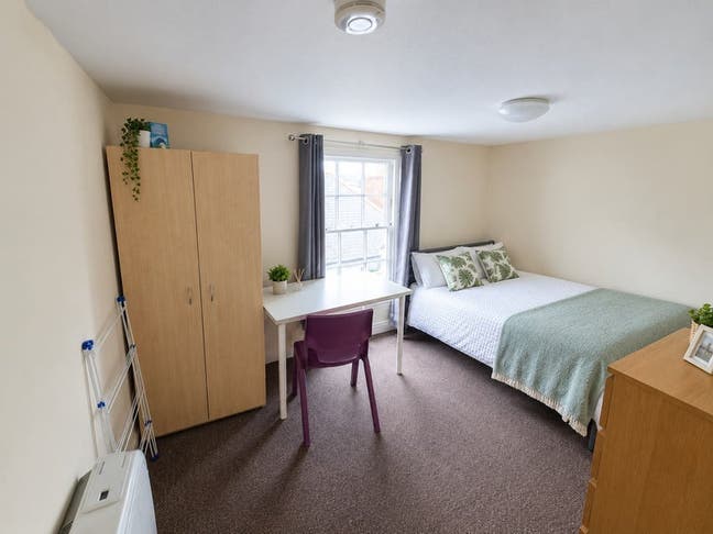 Professional House Share – Town Centre Main Photo