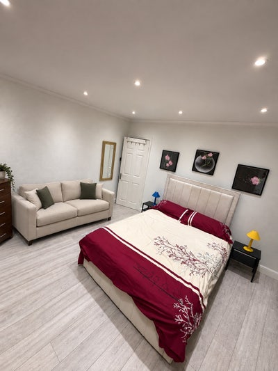 1 bedroom with en-suite (Furnished) Main Photo