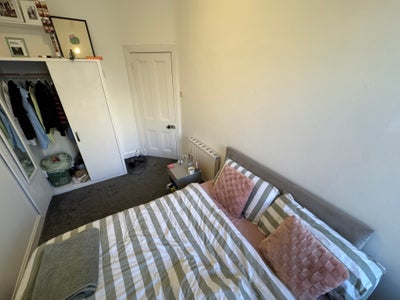 Room available in Causewayside from 4th Nov Main Photo