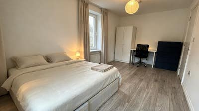 Beautiful Double rooms in 4 bedroom house Shadwell Main Photo