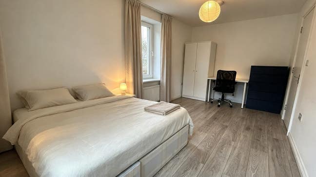 Beautiful Double rooms in 4 bedroom house Shadwell Main Photo
