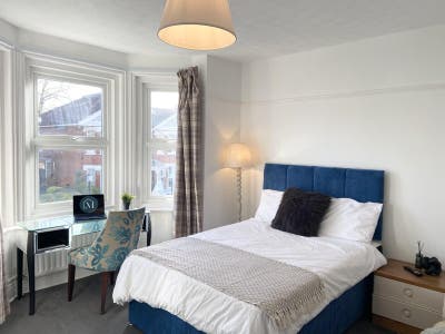 Ensuite Double Room - House share w/Parking Main Photo