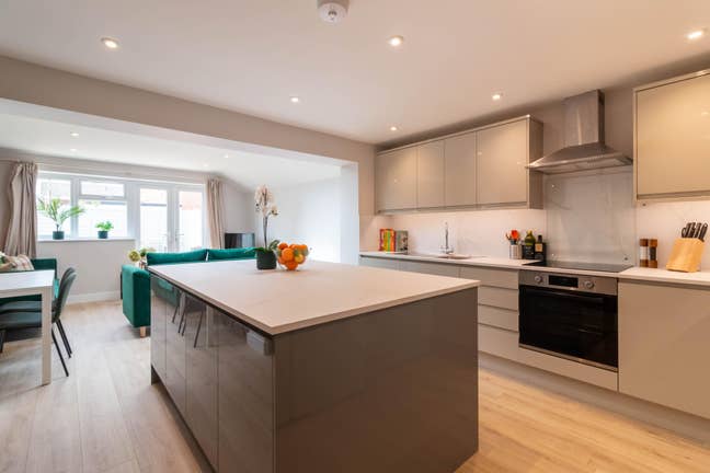 Beautiful En Suite | Boutique Professional House Main Photo