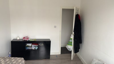 Spacious room available for rent Main Photo