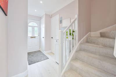 Spacious 4 Bed Property near Canada Water SE16 Main Photo