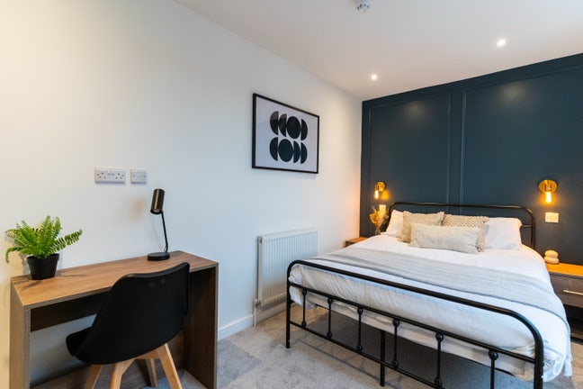 Fully furnished Luxury spacious Ensuite room 🌿 Main Photo