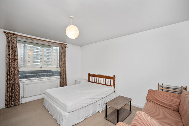 A double room in Fulham_Putney Bridge Station Main Photo