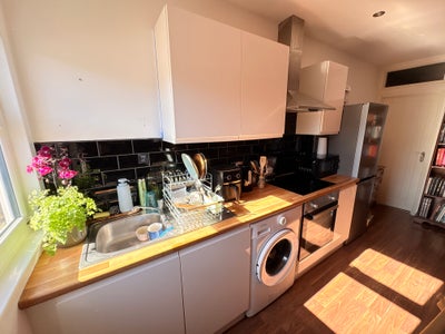 Cosy Room in Two-Bed Female Flatshare, Wandsworth Main Photo
