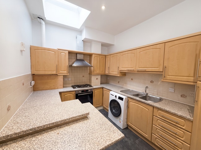 A beautifully presented 3-bedroom flat in Archway Main Photo