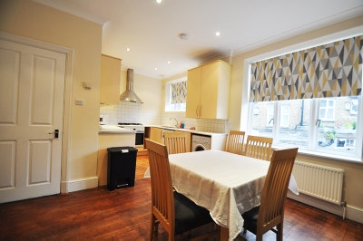 A beautiful 4 bedroom flat in East Finchley N2 Main Photo