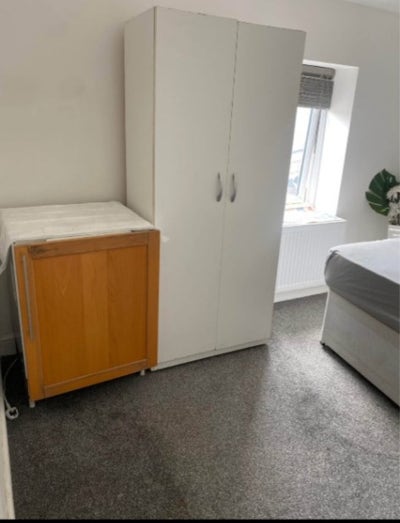 Double room available in N9 Main Photo