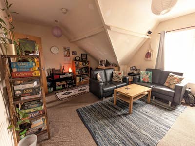 2 bed flat on Claude road, Available 30/10 Main Photo