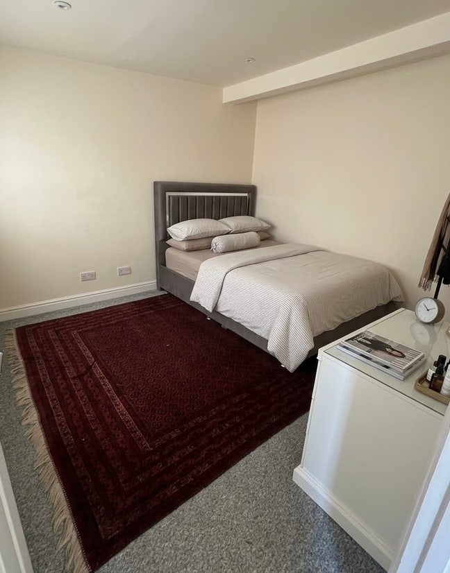 Bright & Spacious Furnished Double Room – N18 Main Photo