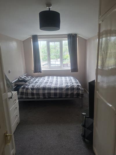 Furnished double bedroon available for rent in Fre Main Photo