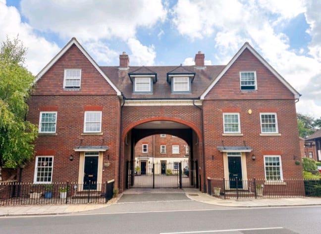 Double Room in Central Horsham, Private Bathroom Main Photo