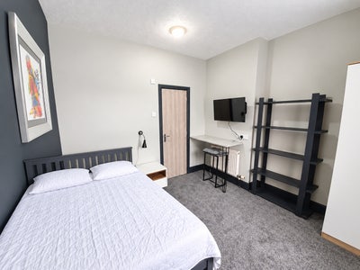 Dbl En-suite room Edleston Rd Available now!  Main Photo
