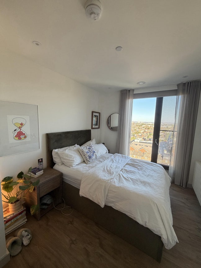 THE EADES - Double bed room with private bathroom! Main Photo