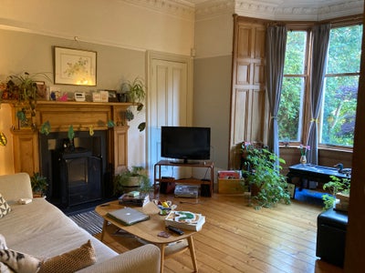 Spacious Room in Beautiful and Friendly Flat Main Photo
