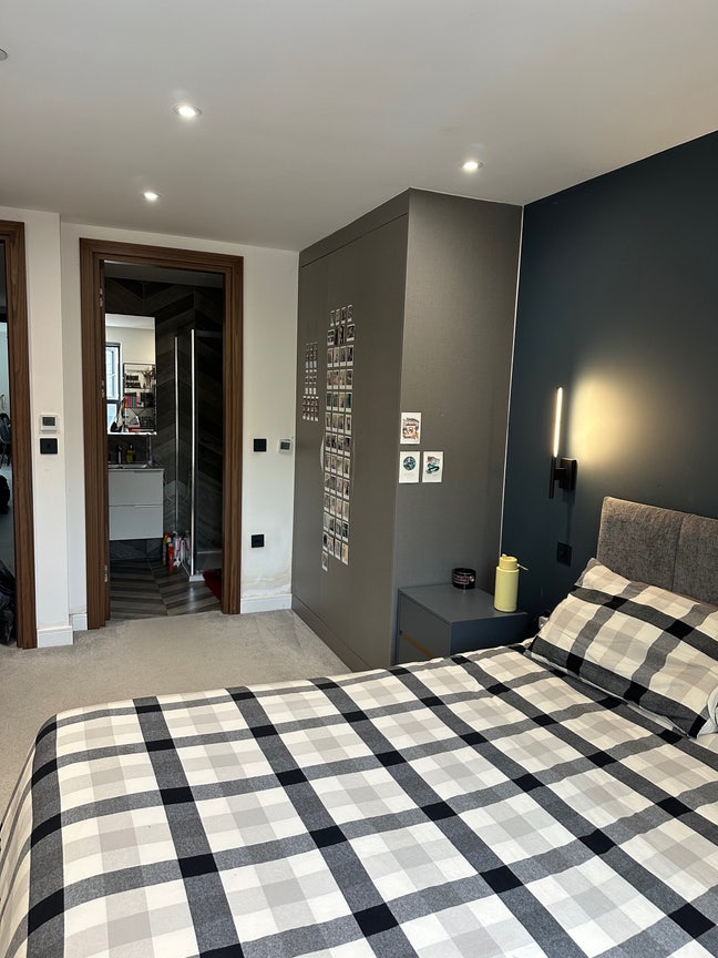Double Room w/ Ensuite  Main Photo