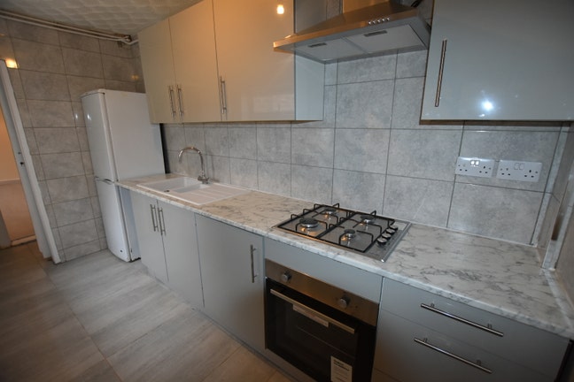 Newly refurbished 1 bedroom flat Main Photo