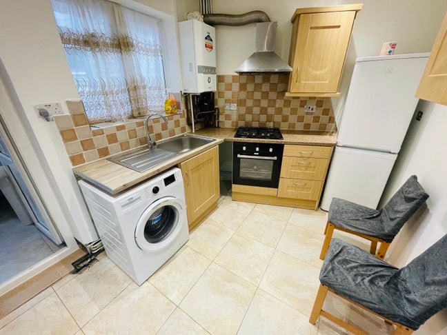 1 bedroom flat Enfield EN3  Main Photo