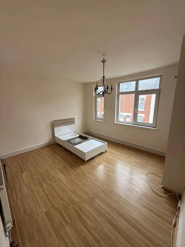 Spacious, Bright Double Room with Wooden Flooring Main Photo