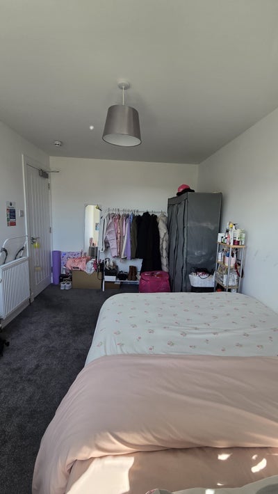 Their is a room available in city centre  Main Photo
