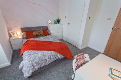 🚆 London Links + Your Own Ensuite? Yes Please! Main Photo