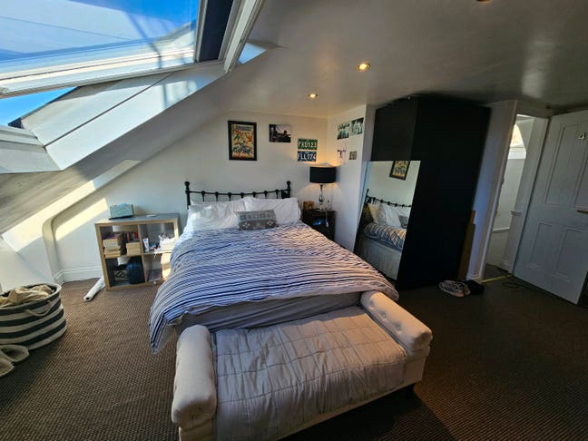 Bright Double Room with loft and garden - Fulham Main Photo