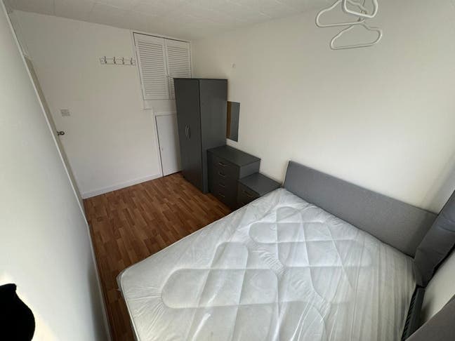 1 bright double room in Kennington now ! Main Photo