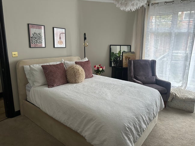 Beautiful Double Room with Private WC – Hoole – Mu Main Photo