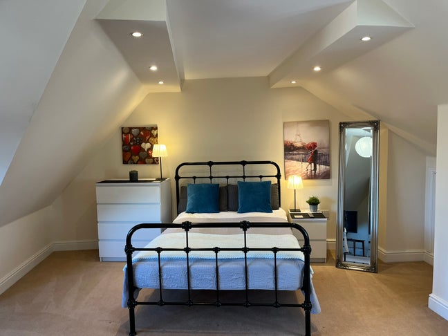 Godalming: Willowbrook Cosy Single Room Main Photo