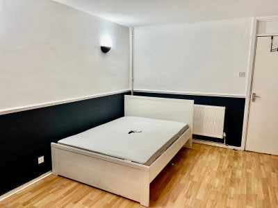 70a newly cozy house, 4 beds  in Archway!!! Main Photo