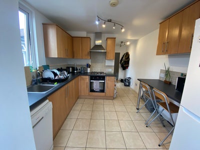 Fabulous double, 2 bath, homely flatshare, SW18 Main Photo