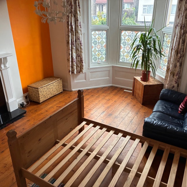Huge Bedroom  Main Photo