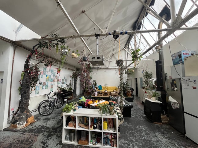 Bright double bedroom in warehouse in Harringay  Main Photo