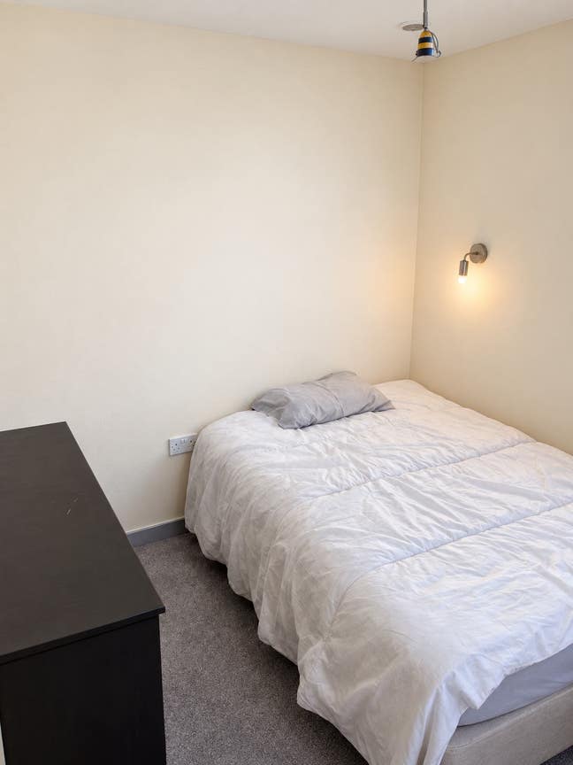 🛏️ Semi-Double Room – Droylsden – M43 Main Photo